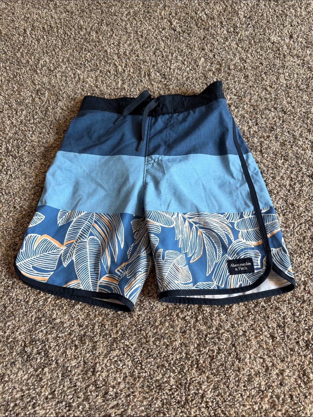 Abercrombie & Fitch Navy and Light Blue Tropical-Print Boys Swim Shorts 7/8
